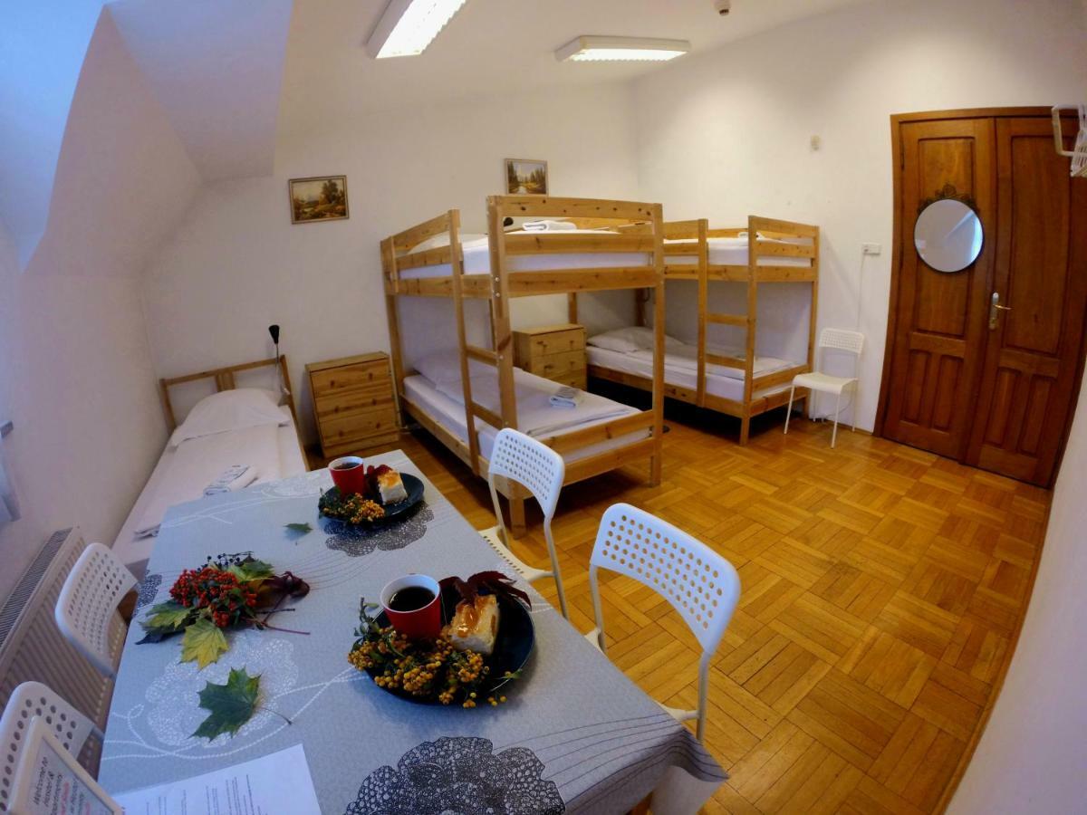 Red Sails Hostel *