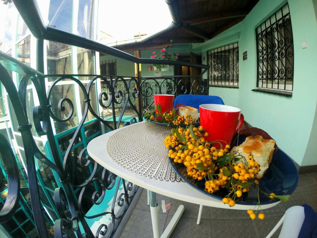 Hostel Red Sails *